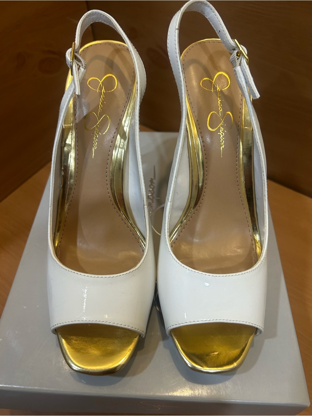Jessica Simpson Barit White Gold Slingback Peep Toe Heels Size 8.
